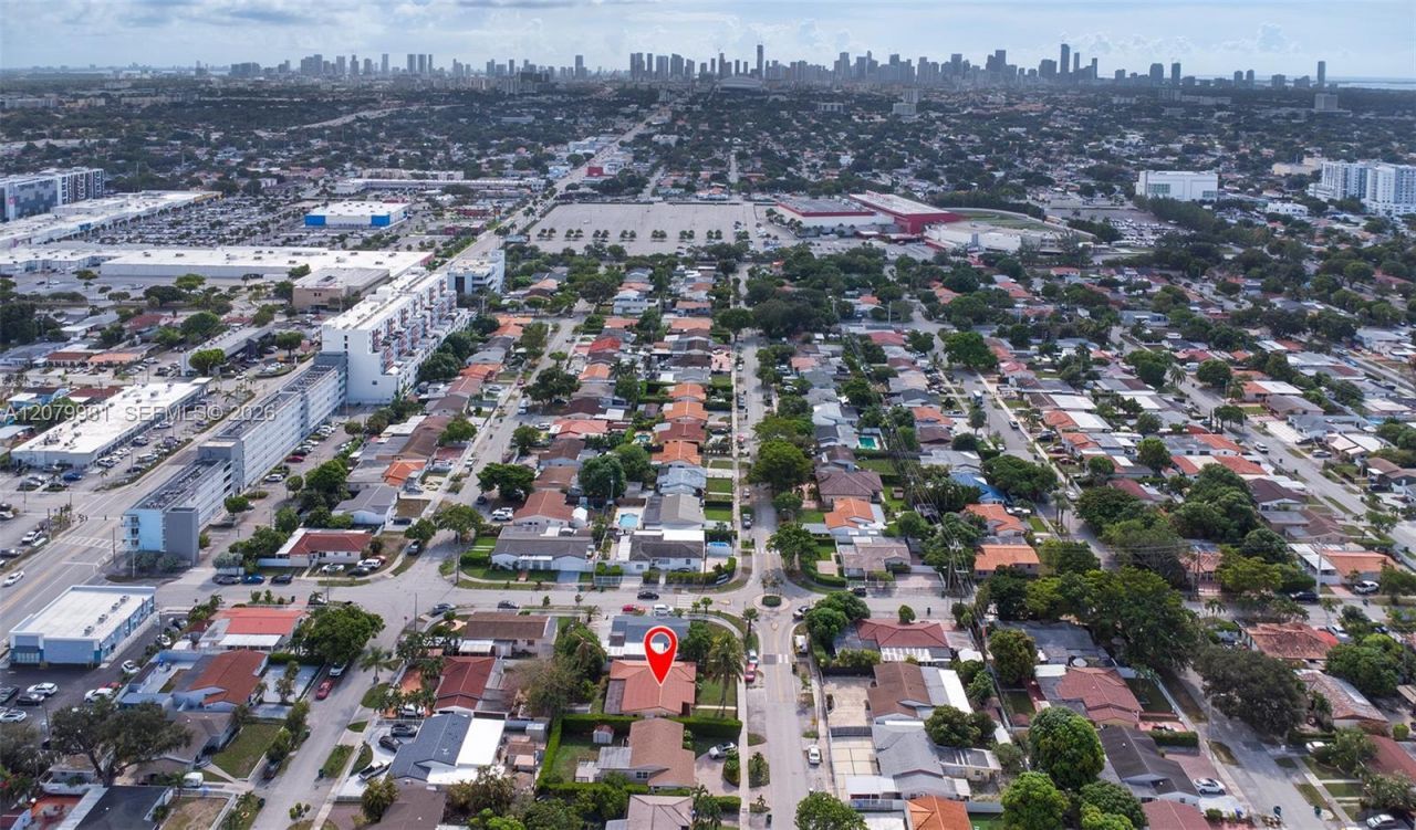 4051 NW 5th St , Miami, FL 33126 Photo