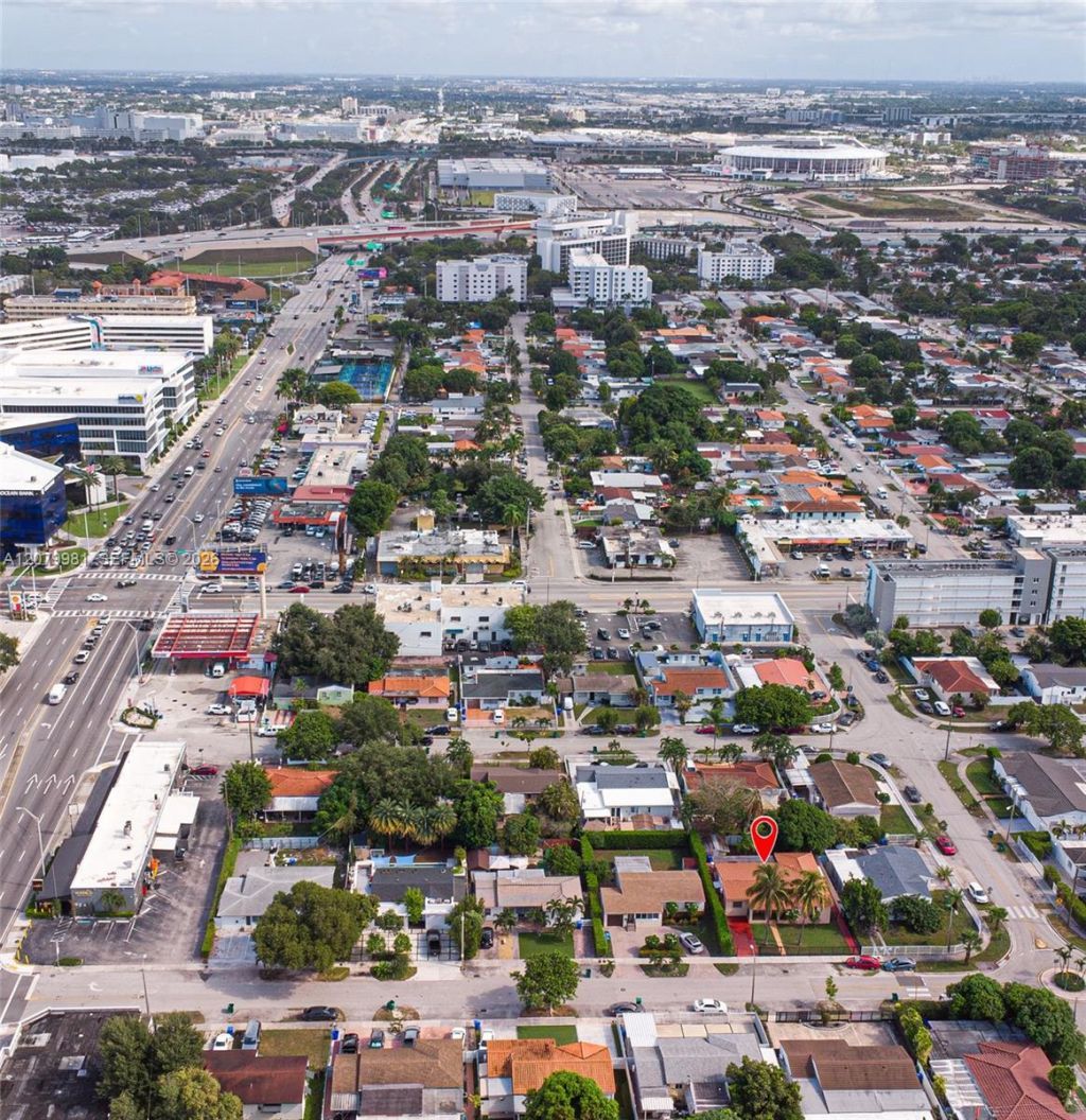 4051 NW 5th St , Miami, FL 33126 Photo