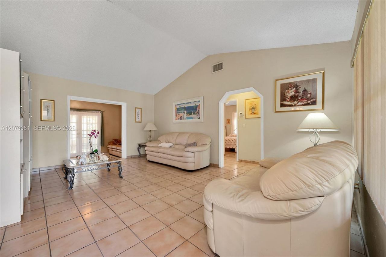 4051 NW 5th St , Miami, FL 33126 Photo