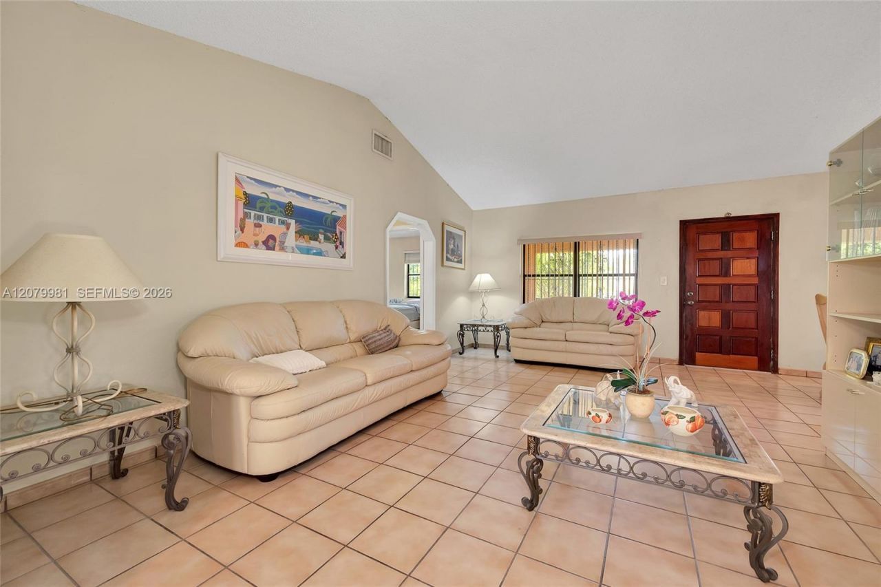 4051 NW 5th St , Miami, FL 33126 Photo