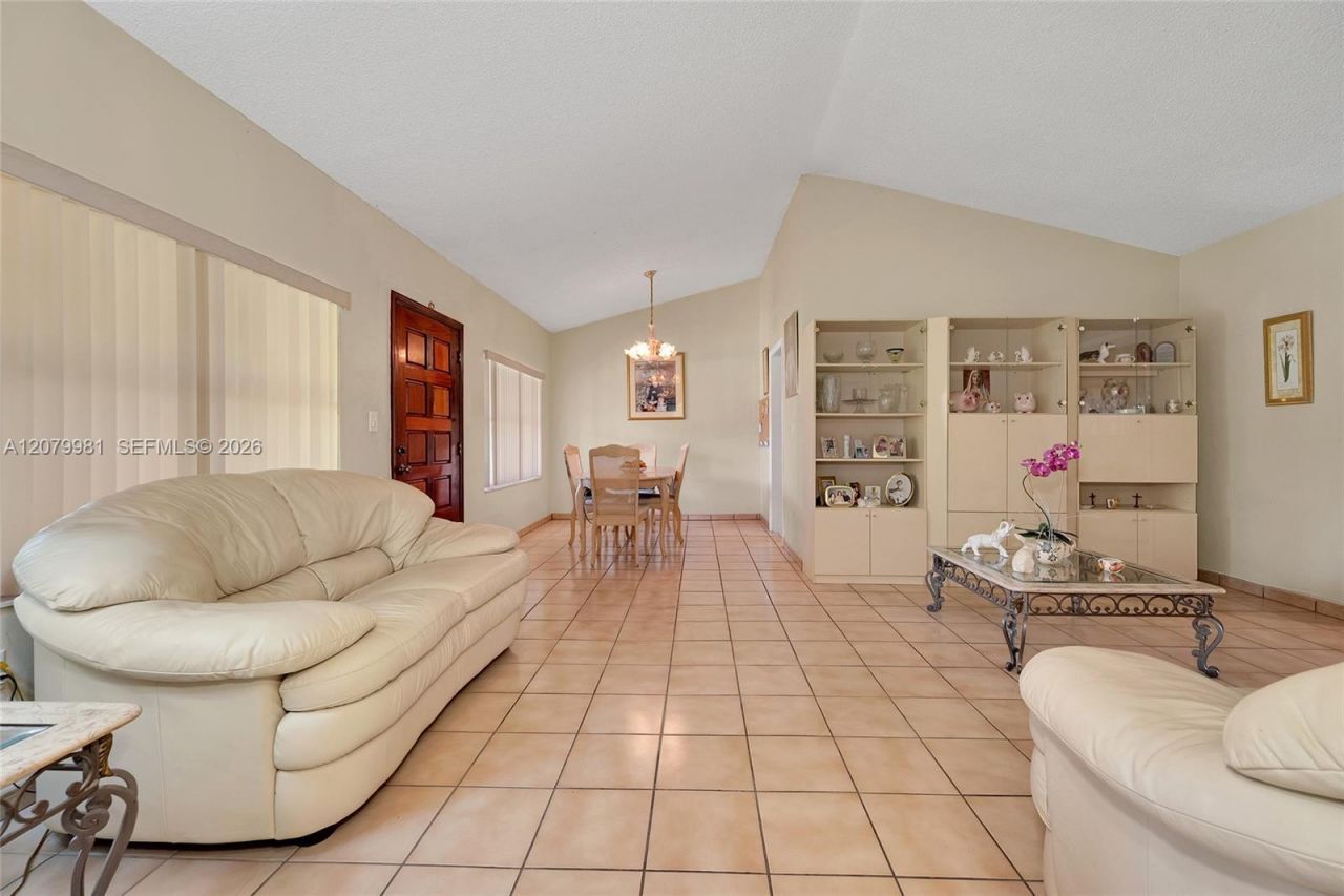 4051 NW 5th St , Miami, FL 33126 Photo