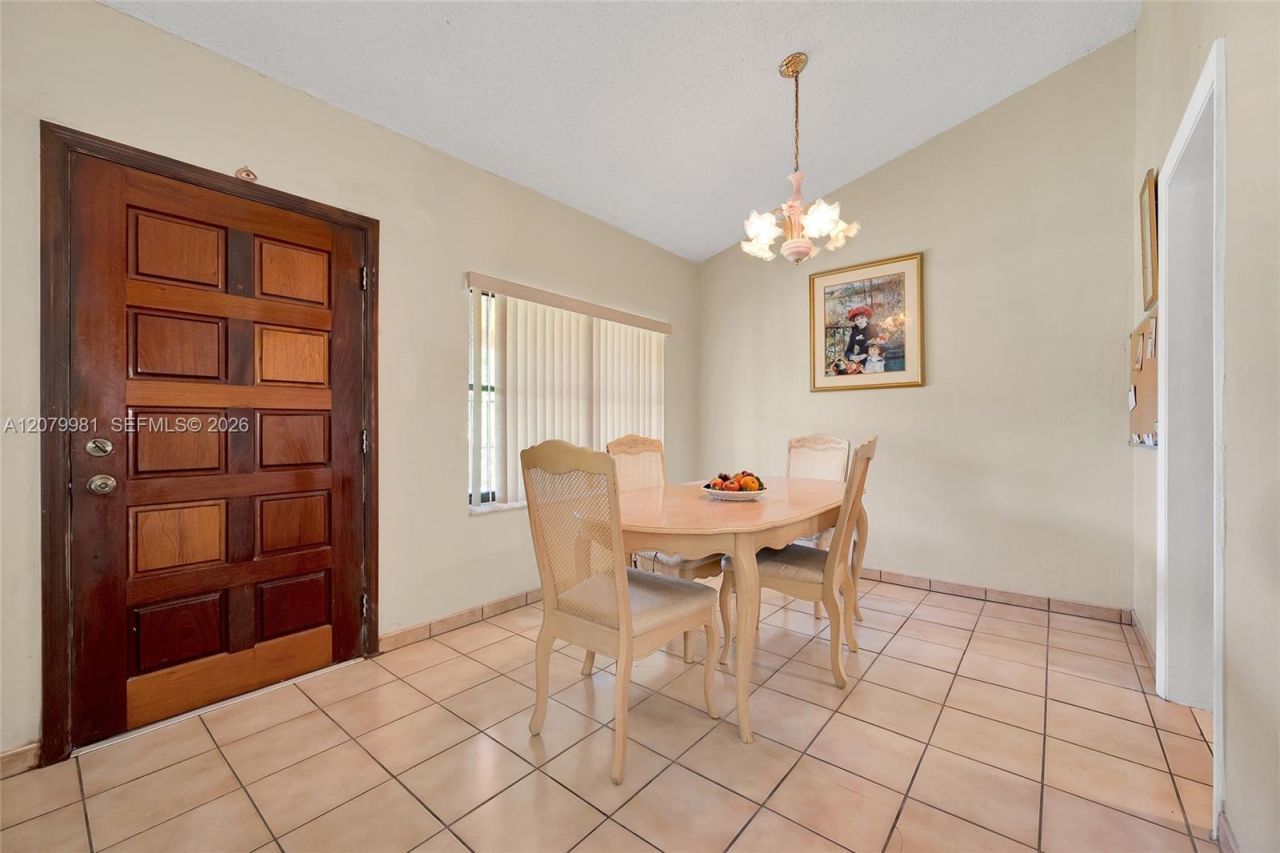 4051 NW 5th St , Miami, FL 33126 Photo