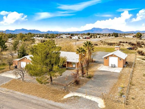 1700 W Hickory Street , Pahrump, NV 89048