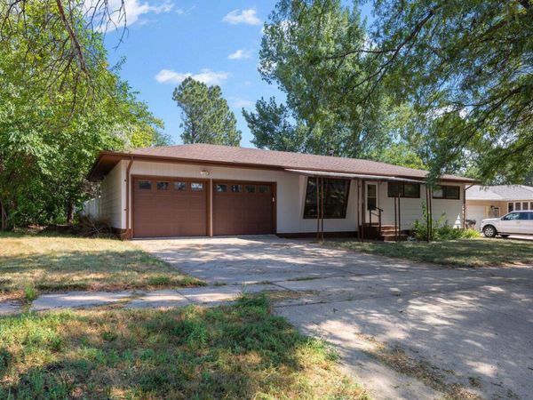 414 N Monroe Avenue, Pierre, SD 57501
