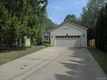 729 Cedarlawn Road , Waterford Township, Mi 48328