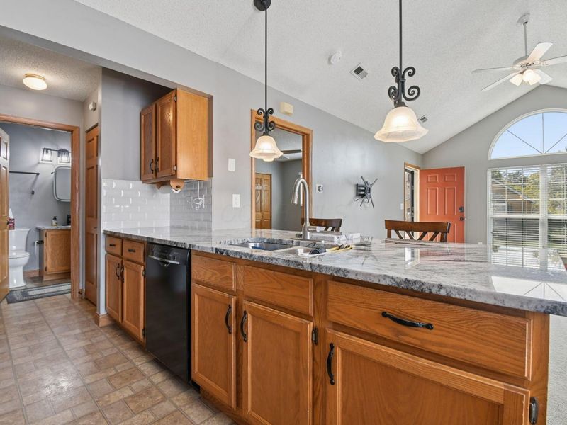 5350 Pond View Drive , Westerville, OH 43081 Photo 10