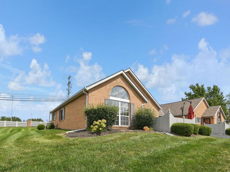 5350 Pond View Drive , Westerville, OH 43081 Photo 2