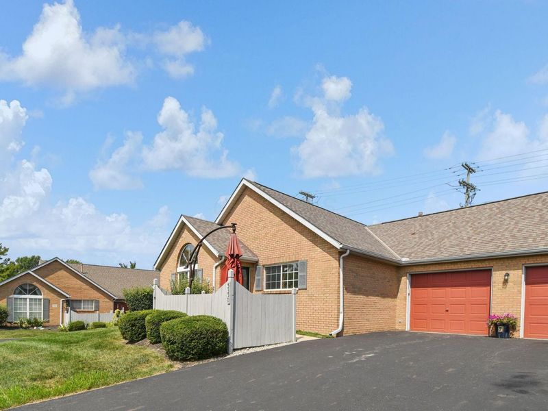5350 Pond View Drive , Westerville, OH 43081 Photo 3