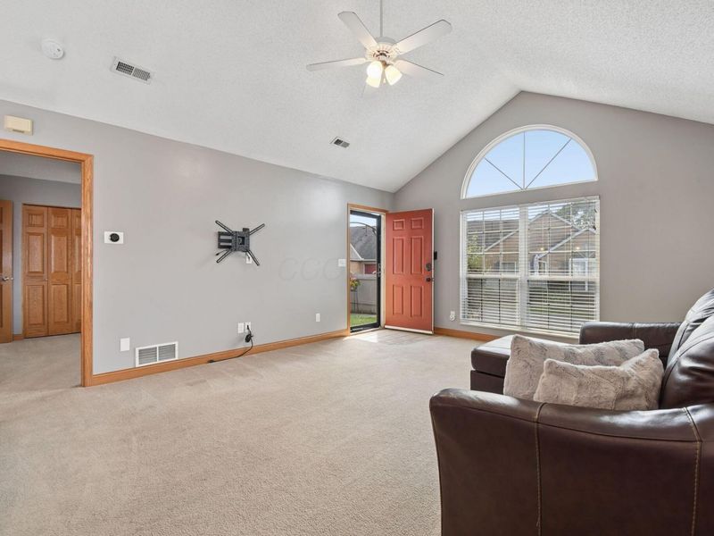 5350 Pond View Drive , Westerville, OH 43081 Photo 7