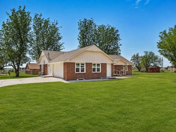 504 E 2nd Street, Calumet, OK 73014