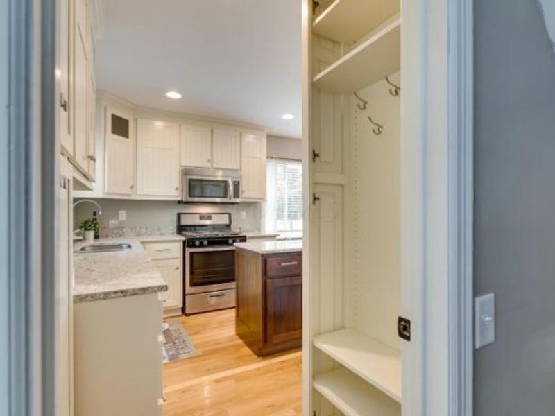 2194 Ridgecliff Road , Columbus, OH 43221 Photo 13