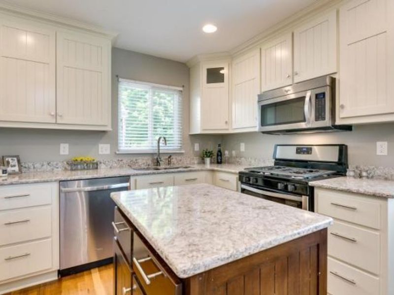 2194 Ridgecliff Road , Columbus, OH 43221 Photo 16