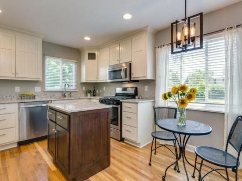 2194 Ridgecliff Road , Columbus, OH 43221 Photo 9
