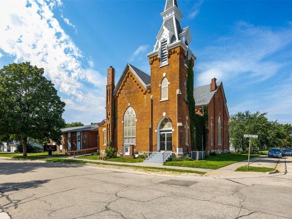 115 Walnut Street , Lisbon, IA 52253