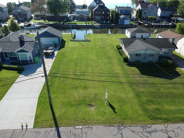 37500 Lakeville Street, Harrison Township, MI 48045