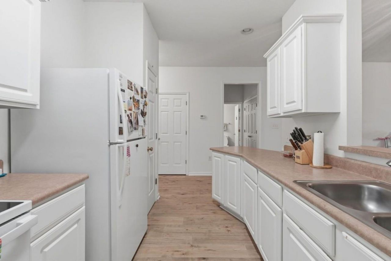 2070 Cross Gate Blvd  Photo 10