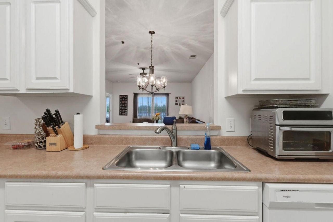 2070 Cross Gate Blvd  Photo 11