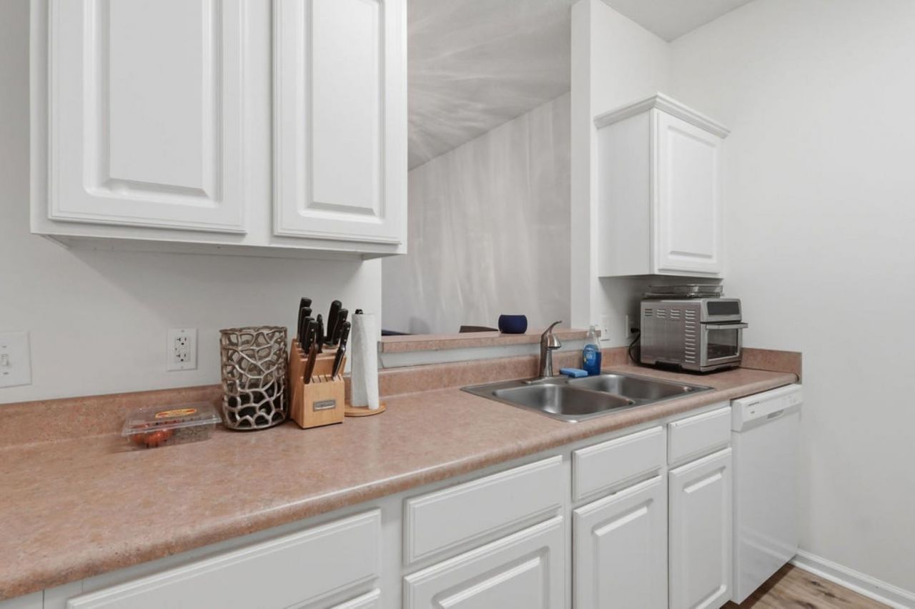 2070 Cross Gate Blvd  Photo 12