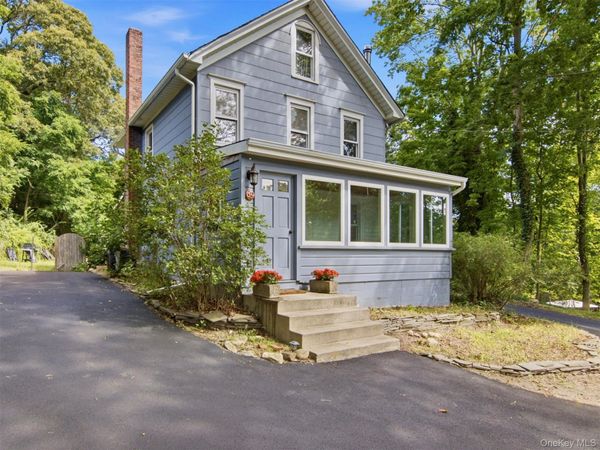 69 Ridgeway Avenue, East Setauket, NY 11733