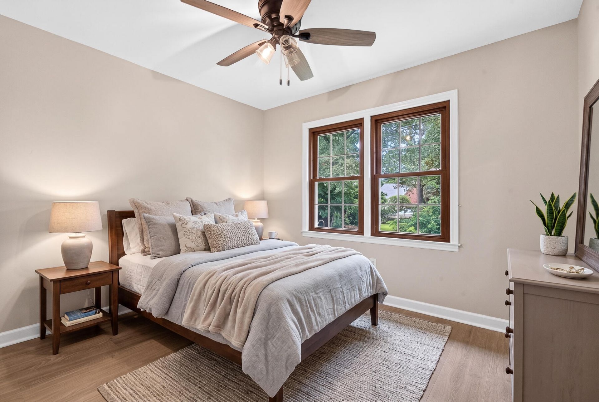216 Chessington Circle Photo 32