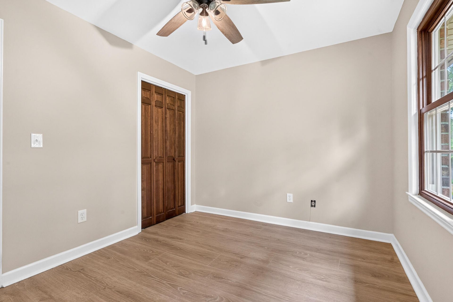 216 Chessington Circle Photo 33