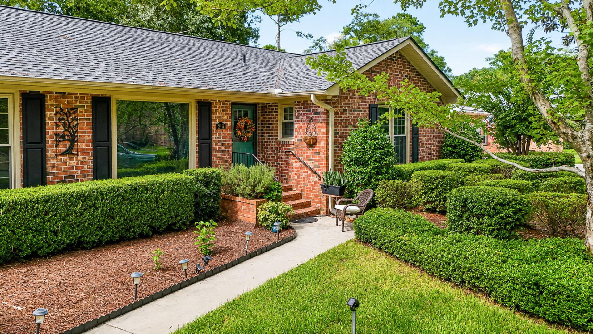 216 Chessington Circle Photo 4