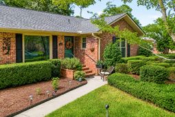 216 Chessington Circle photo 4