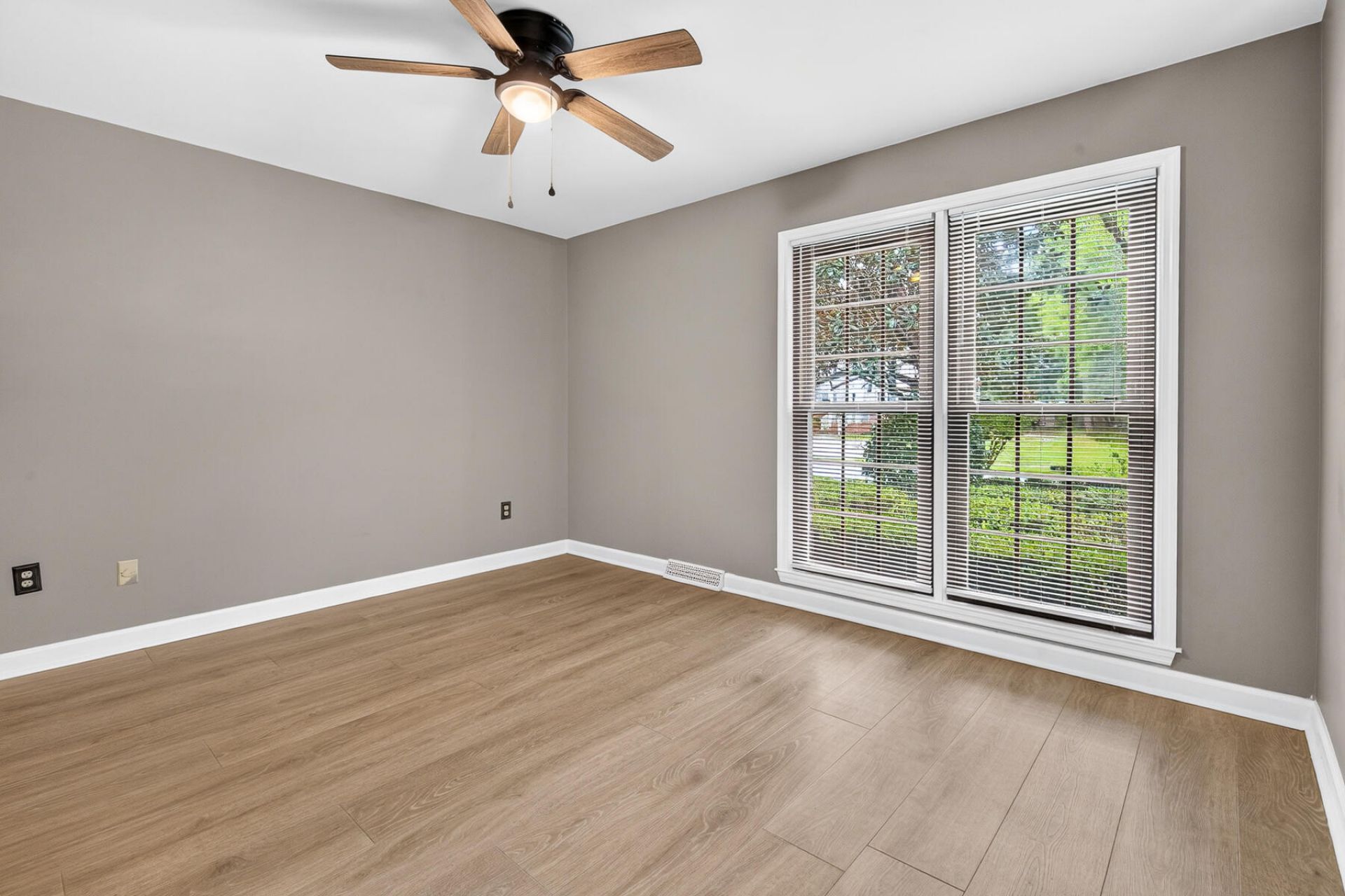 216 Chessington Circle Photo 40