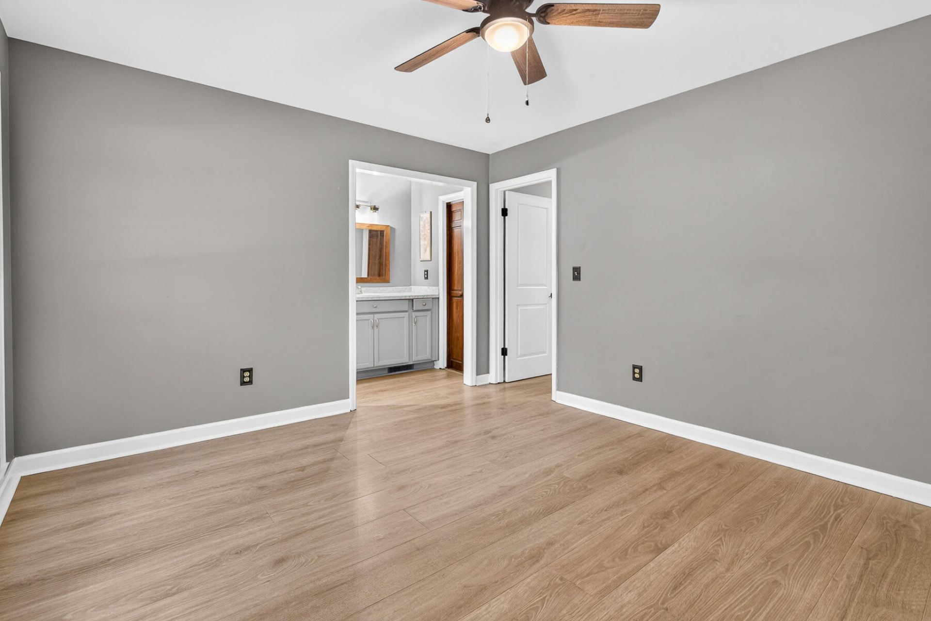 216 Chessington Circle Photo 42