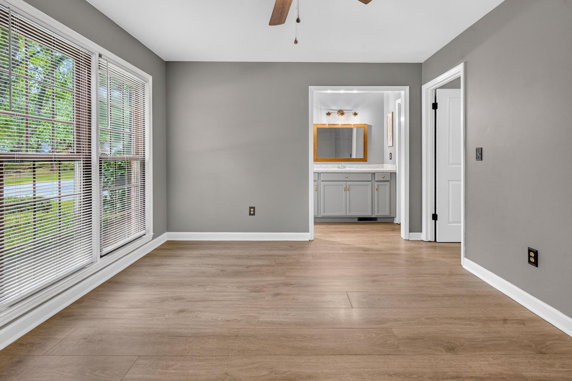 216 Chessington Circle Photo 43