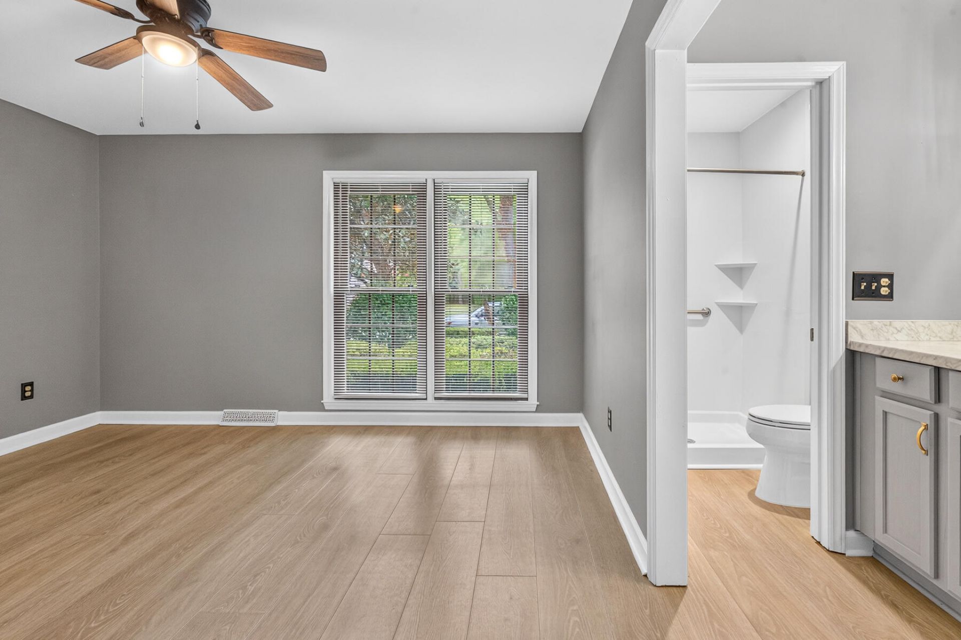 216 Chessington Circle Photo 44