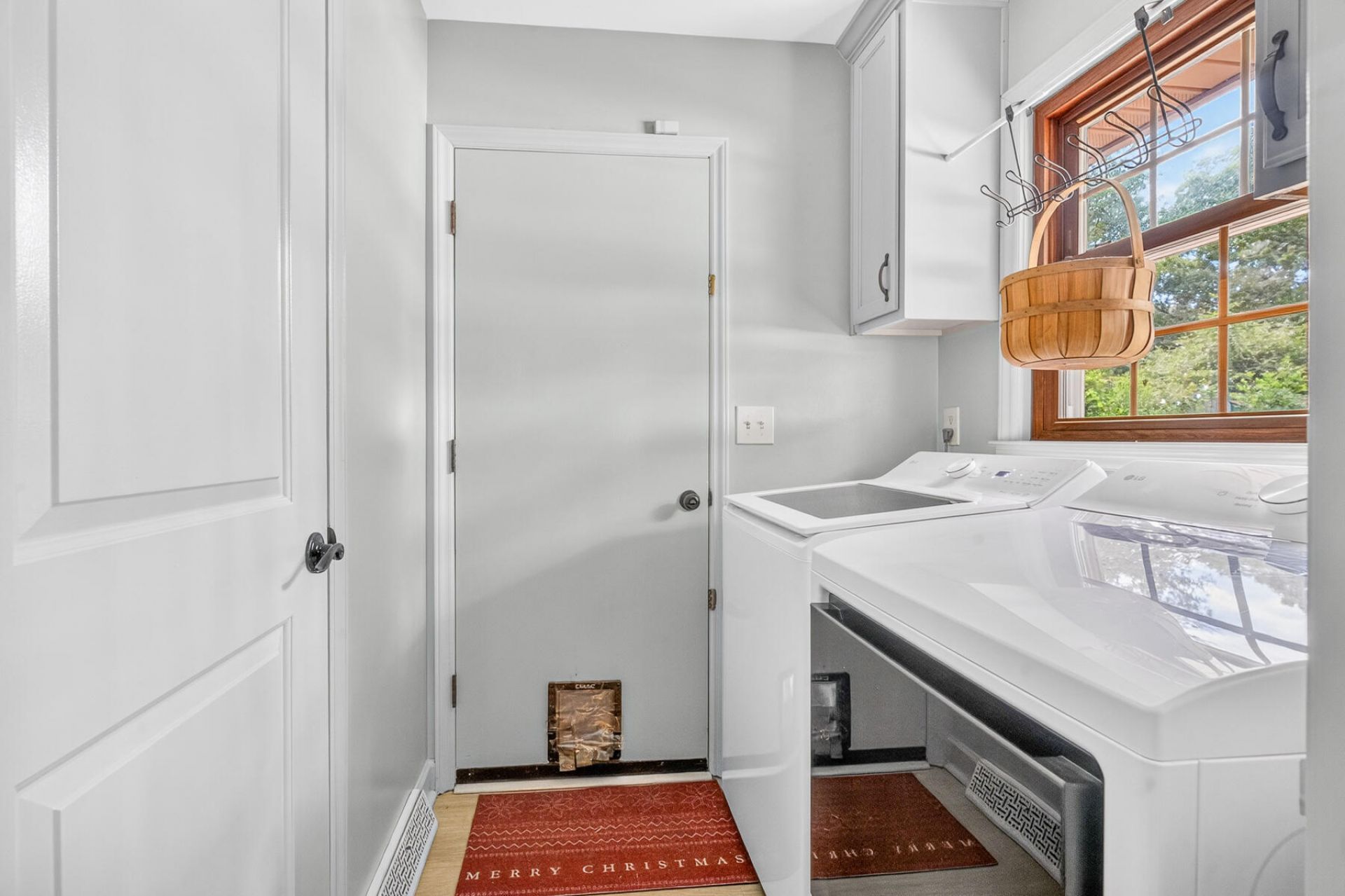 216 Chessington Circle Photo 55