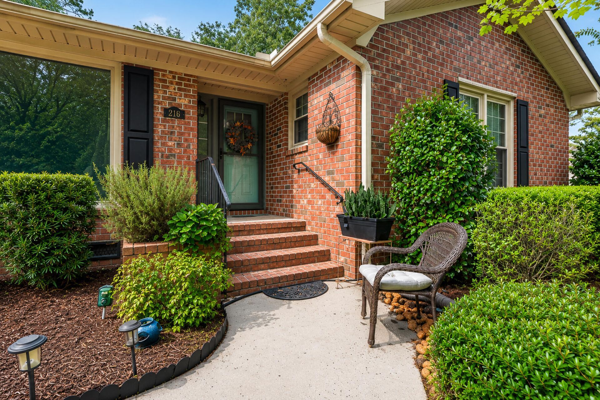 216 Chessington Circle Photo 6