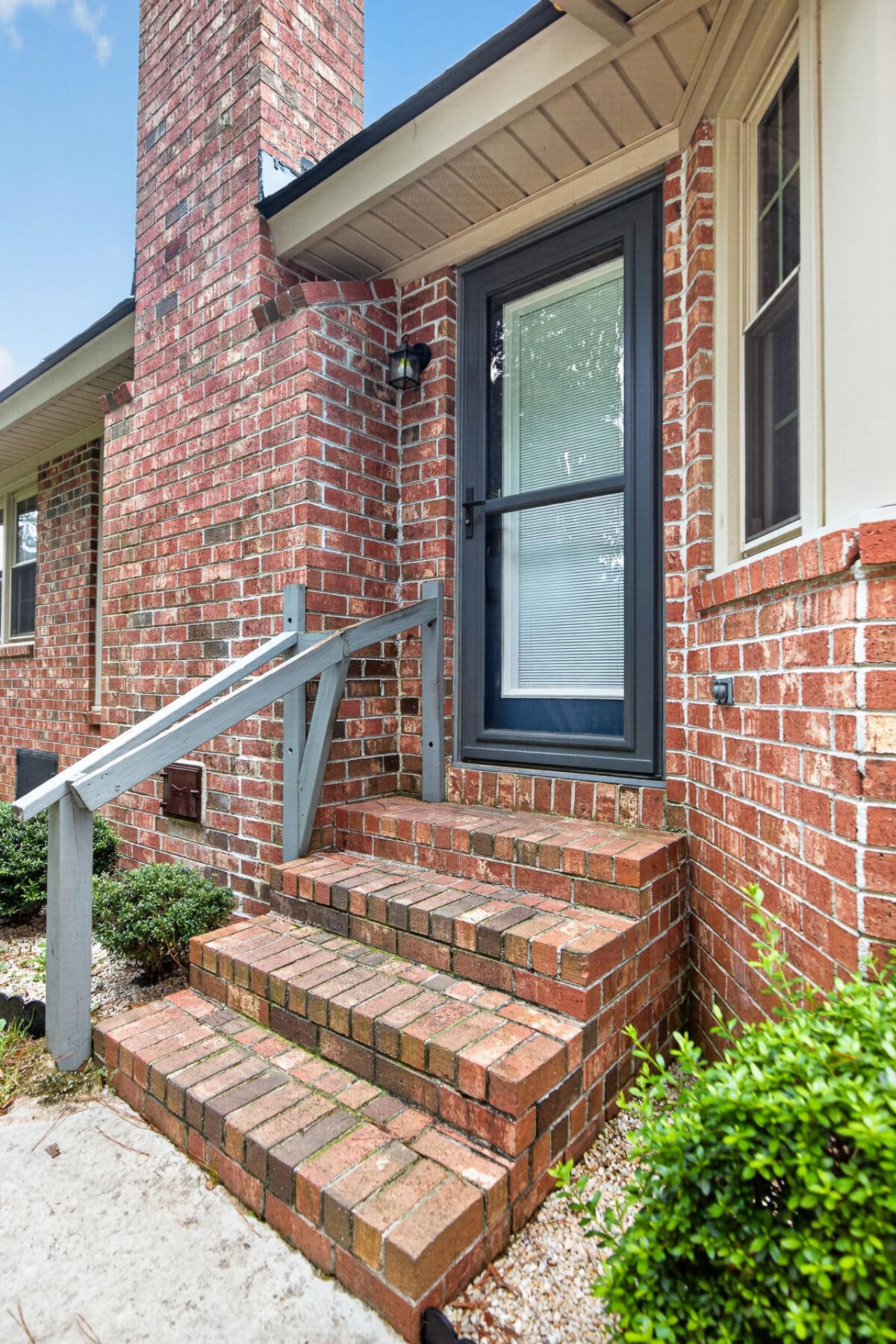 216 Chessington Circle Photo 60