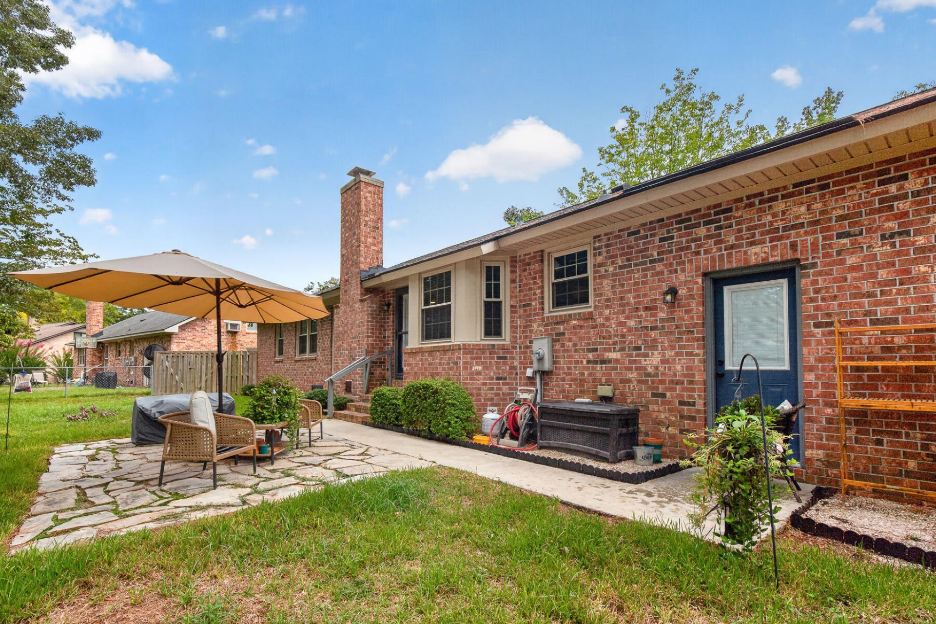 216 Chessington Circle Photo 61