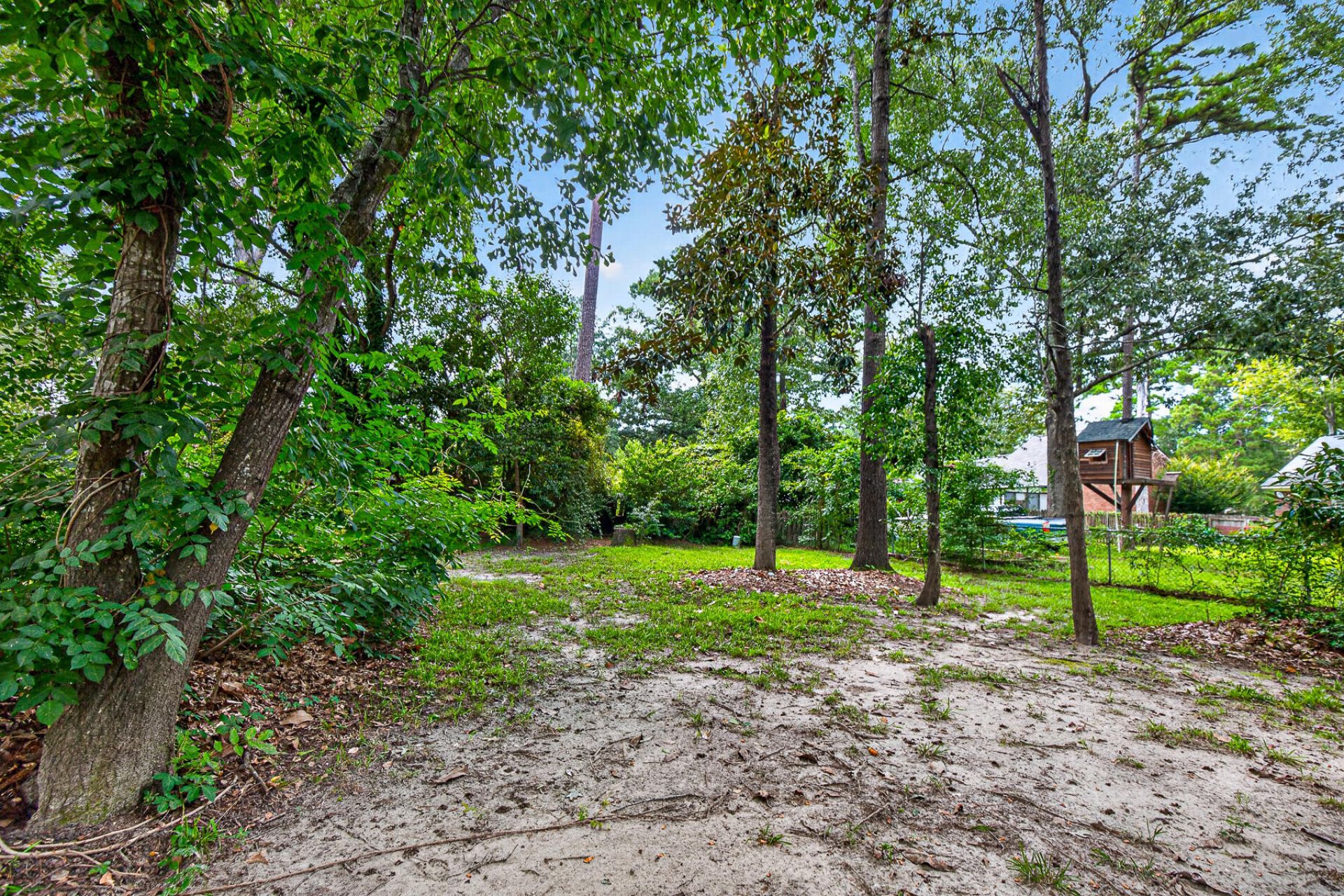 216 Chessington Circle Photo 65