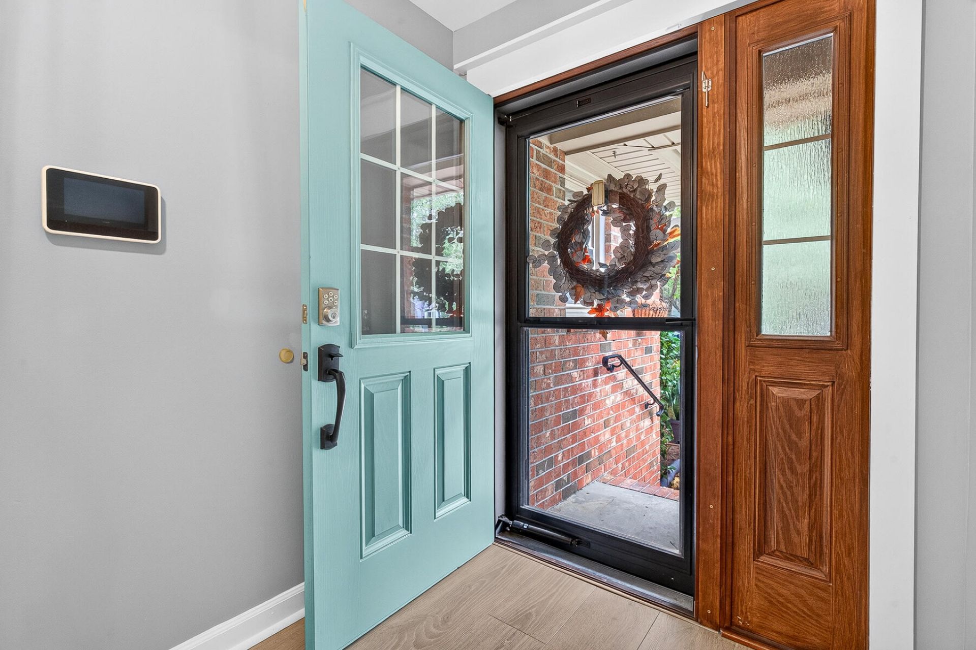 216 Chessington Circle Photo 8