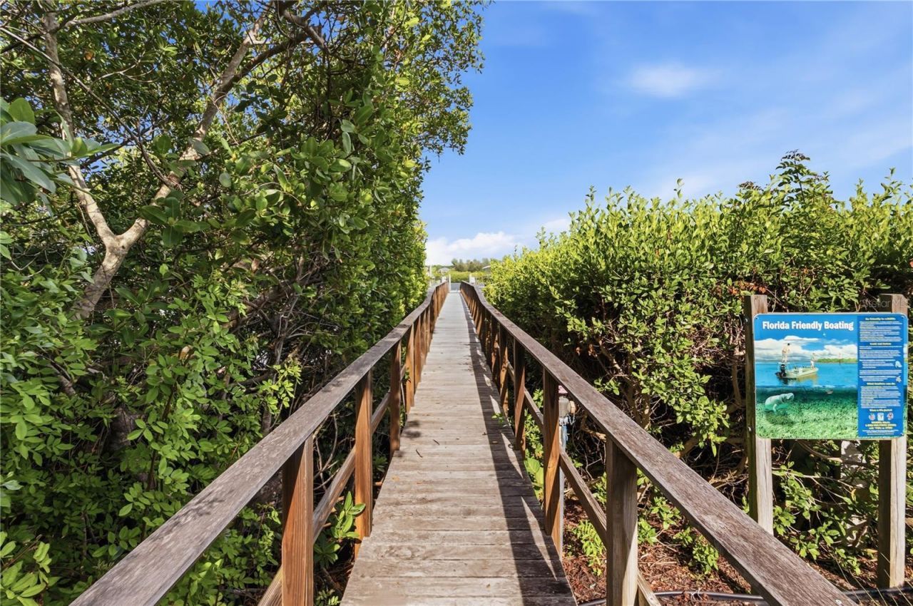 19519 Gulf Boulevard, Unit 403, Indian Shores, FL 33785 Photo