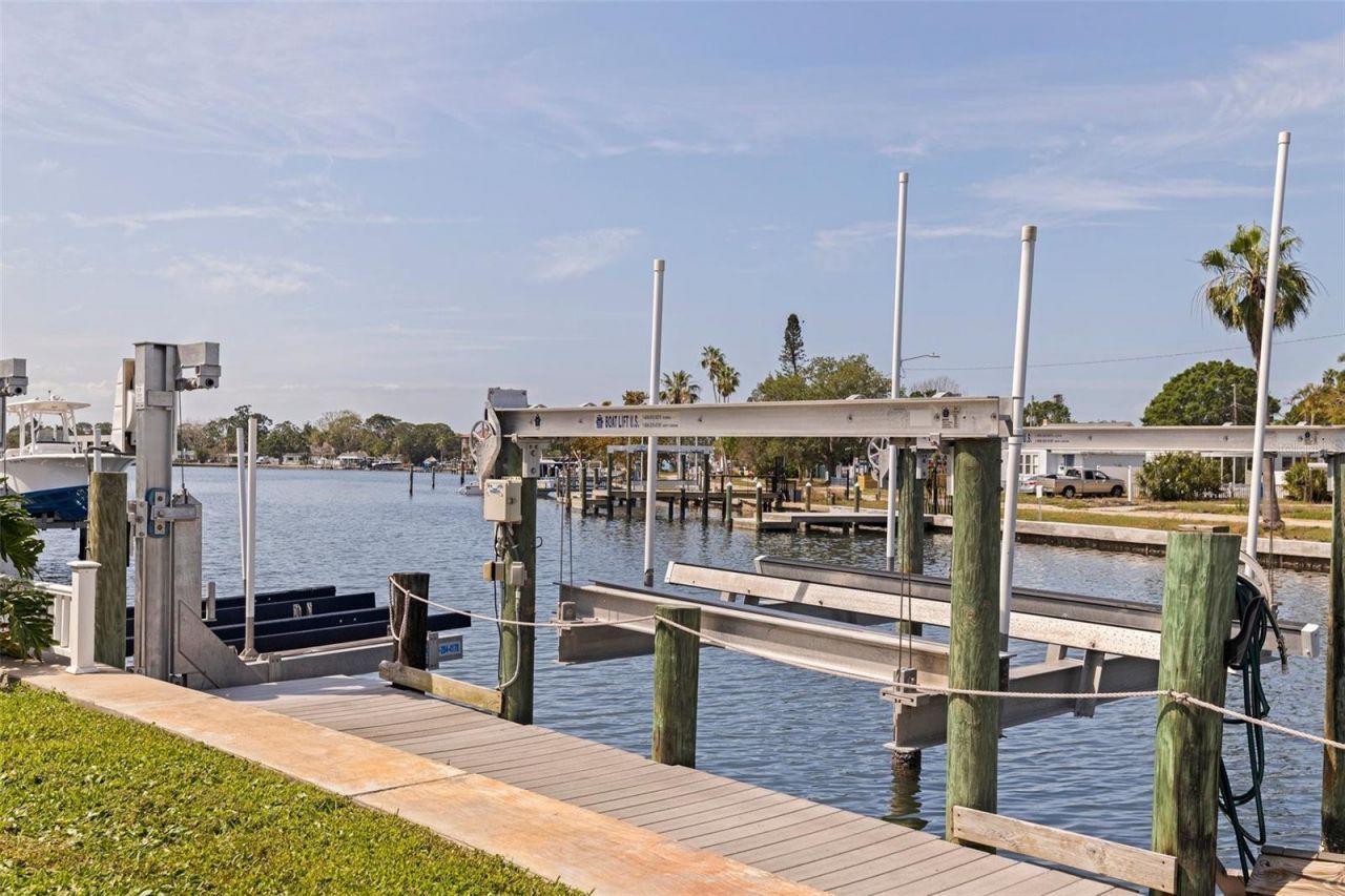 3931 Pompano Drive Se, Saint Petersburg, FL 33705 Photo