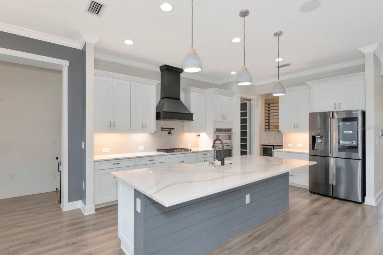 6233 Rivo Lakes Boulevard, Sarasota, FL 34241 Photo