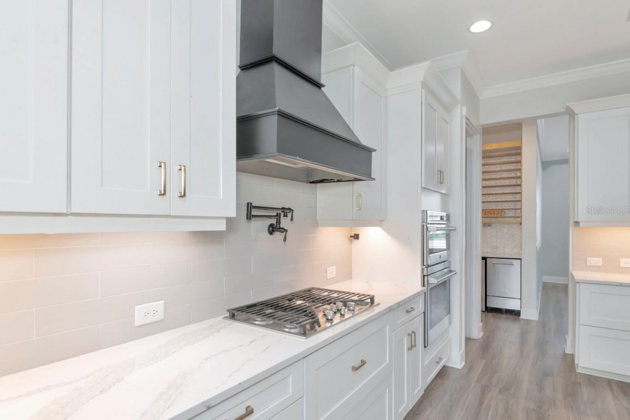 6233 Rivo Lakes Boulevard, Sarasota, FL 34241 Photo