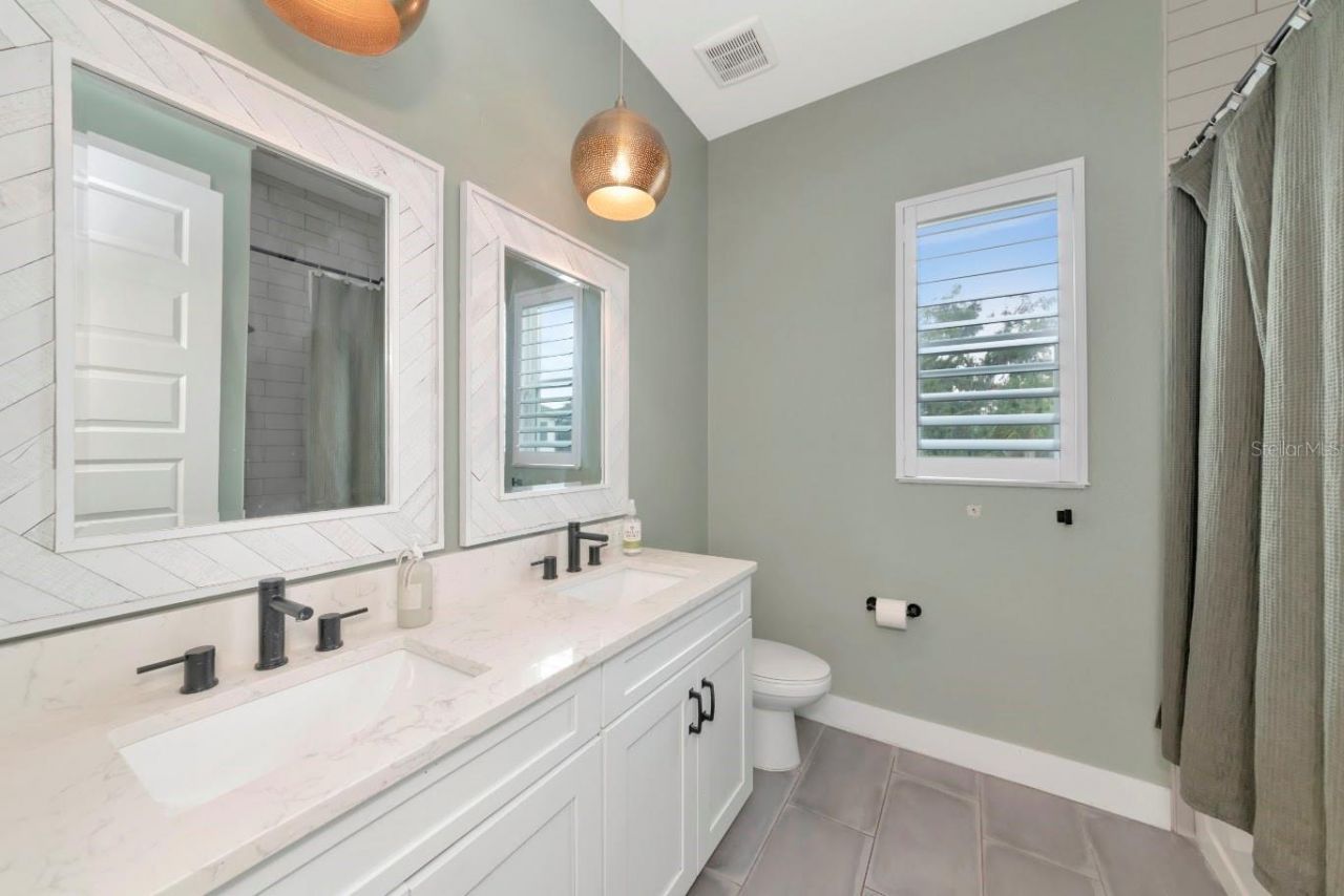 6233 Rivo Lakes Boulevard, Sarasota, FL 34241 Photo