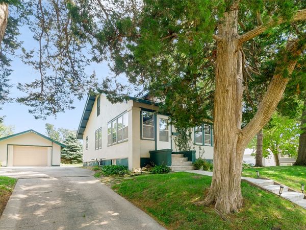 624 E 8th Street S, Newton, IA 50208