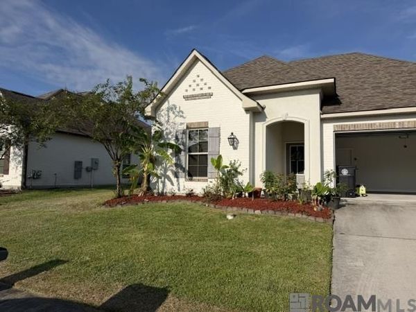 7034 Spring Gardens Dr, Baton Rouge, LA 70817