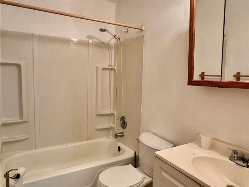2261 7th Street SW, Akron, OH 44314 Photo 8