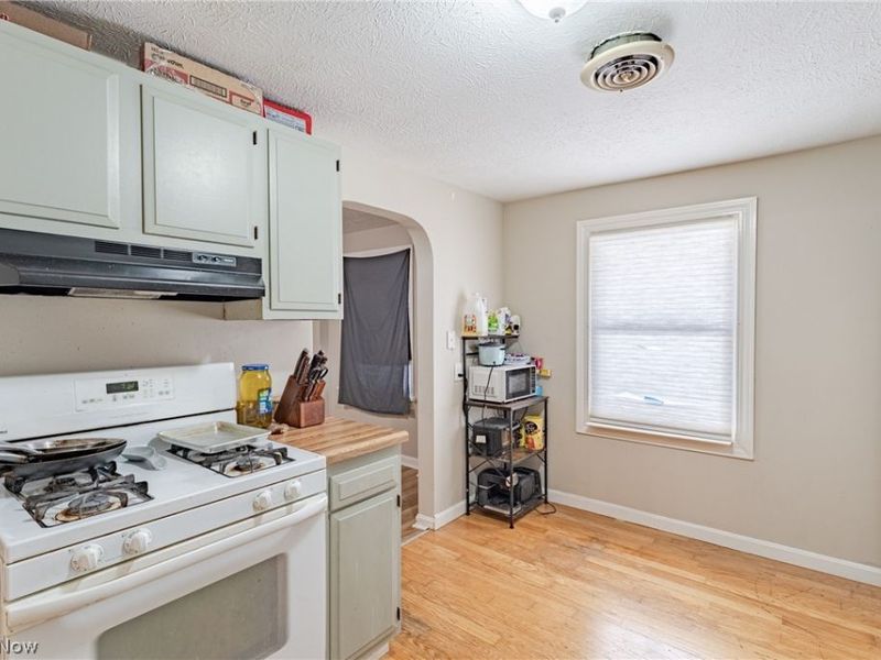 2409 Montclair Avenue, Cleveland, OH 44109 Photo 17