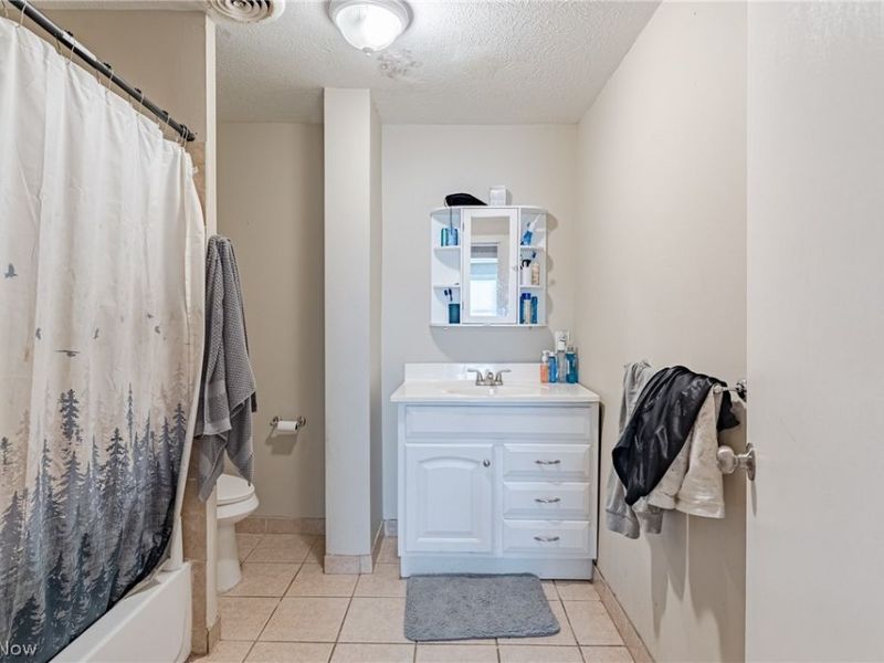 2409 Montclair Avenue, Cleveland, OH 44109 Photo 21