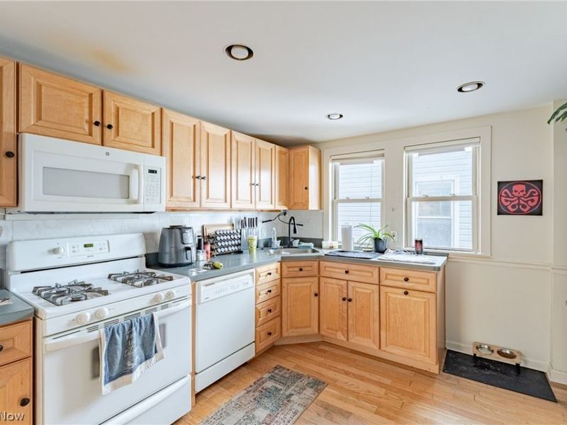2409 Montclair Avenue, Cleveland, OH 44109 Photo 7