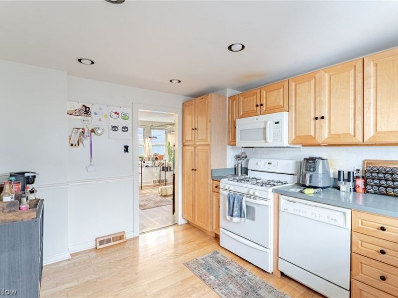 2409 Montclair Avenue, Cleveland, OH 44109 Photo 8