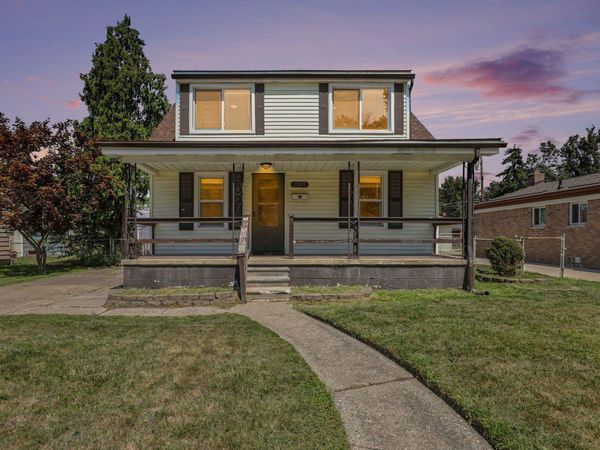 21915 Ridgeway Street, Saint Clair Shores, MI 48080